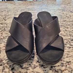 Munro Women's Leather Kitten Heels